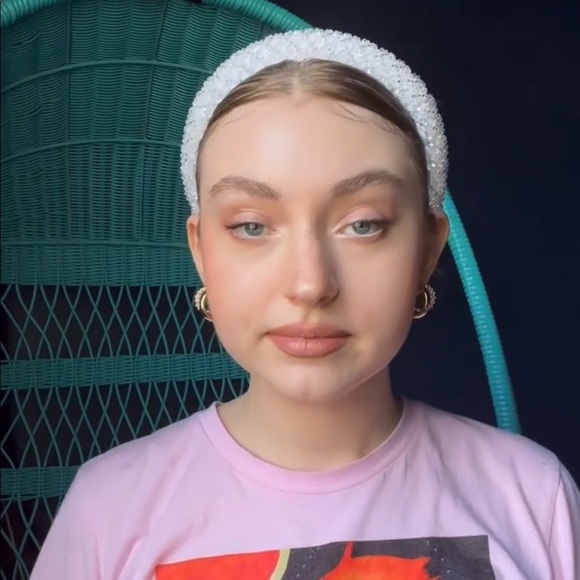 White headband - Picture 2 of 4